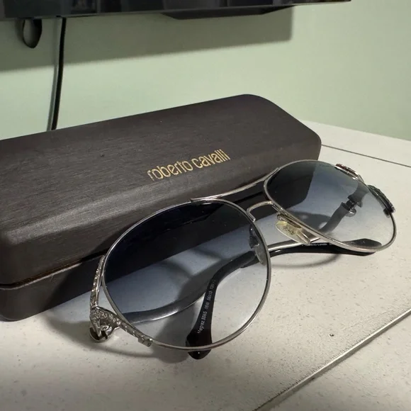 Roberto Cavalli Silver and Blue Aviator Sunglasses Roberto Cavalli SRC008V Sunglasses - Unisex Silver Metal  main image 2